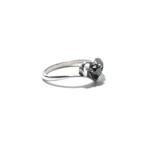 Load image into Gallery viewer, Vintage Sterling Silver  Black Stone Heart Ring 
