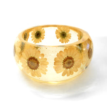 Load image into Gallery viewer, Vintage Mod GoGo 1960s Transparent Lucite Chunky Daisy Bangle Bracelet
