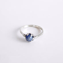 Load image into Gallery viewer, Mid Century Sterling Faux Star Sapphire Ring
